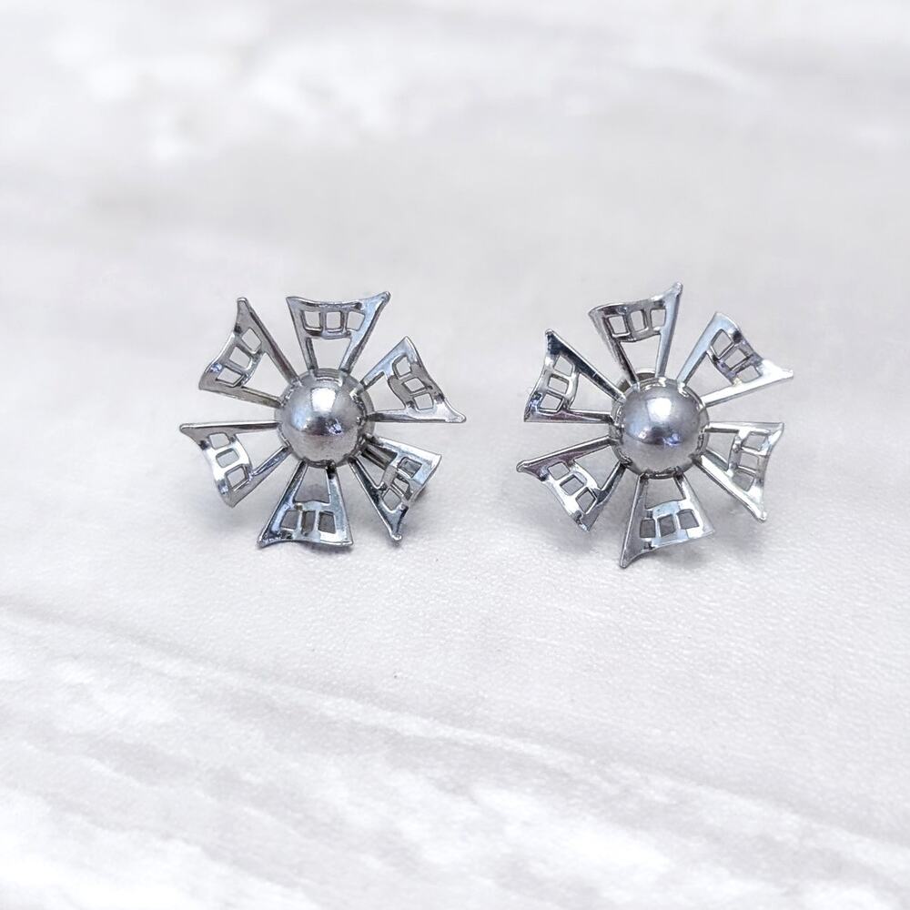 Vintage Screw On / Screw Back Earrings Stylish 7/8" Silver Tone Geometric Flower